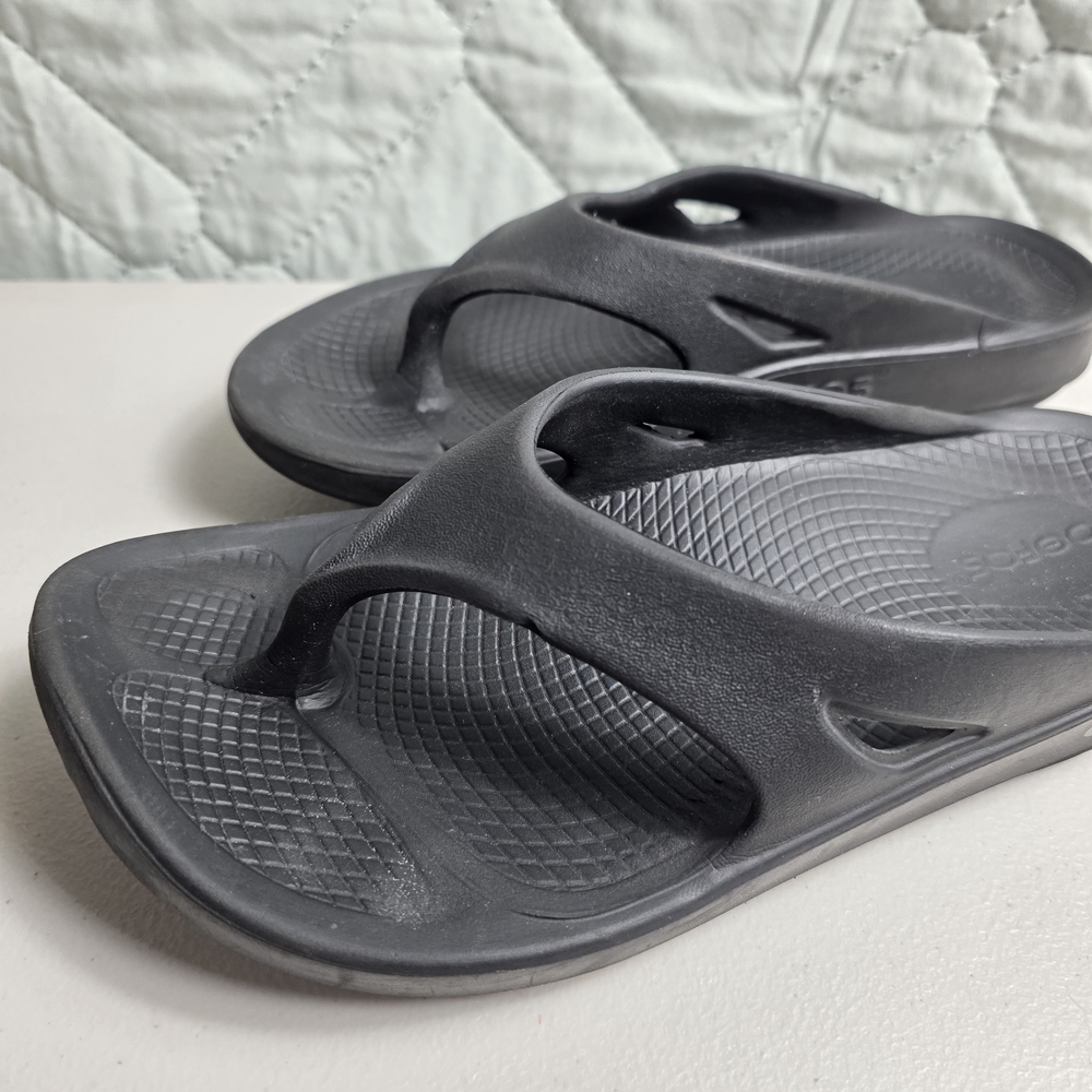 OOFOS Ooriginal Recovery Comfort Sandal Flip Flop 
Size Mens 5
Womens 7
 Black - Picture 9 of 10